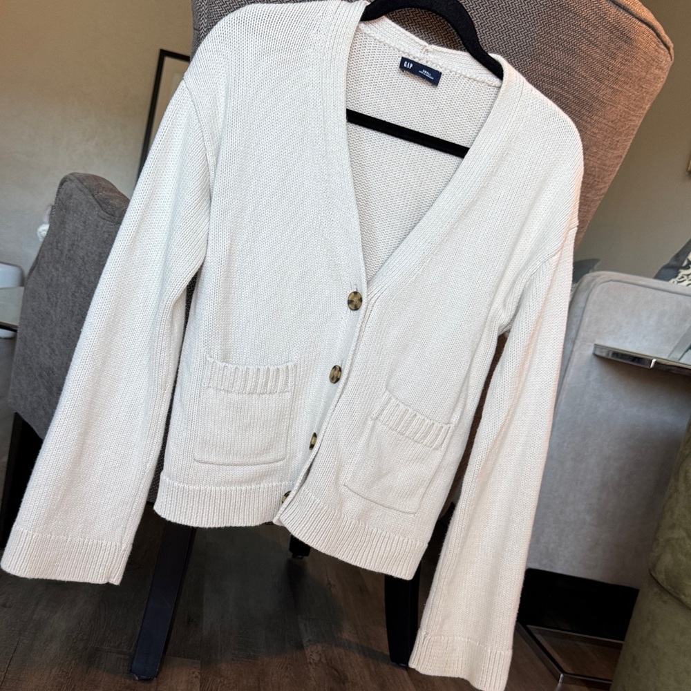 CLEARANCE - GAP Women's Cream Button-Up Cardigan